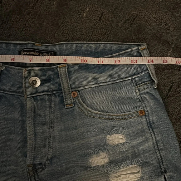 Abercrombie & Fitch Cutoff Jean Shorts Light Wash Festival Distressed - Picture 5 of 7